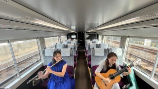 JR中央線グリーン車車内での生演奏